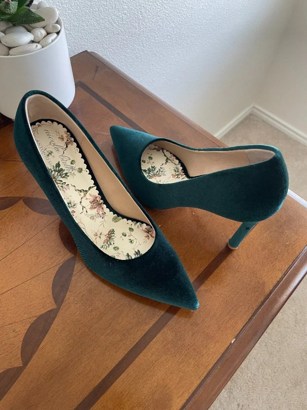 Nicola Bathie x Antonio Melani Green Velvet Pointed Toe Pumps 8 Floral